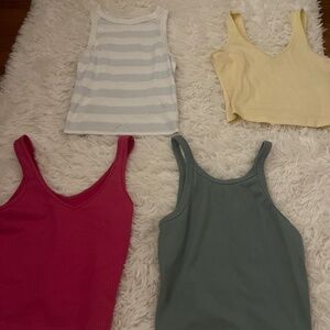 4 pack of Hollister xs summer tops! Tanks!